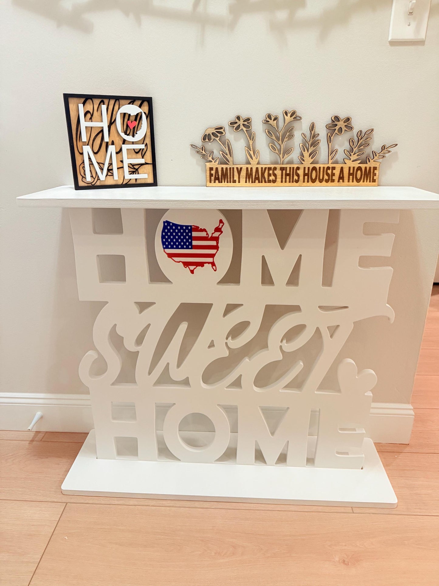 USA Entry table decor