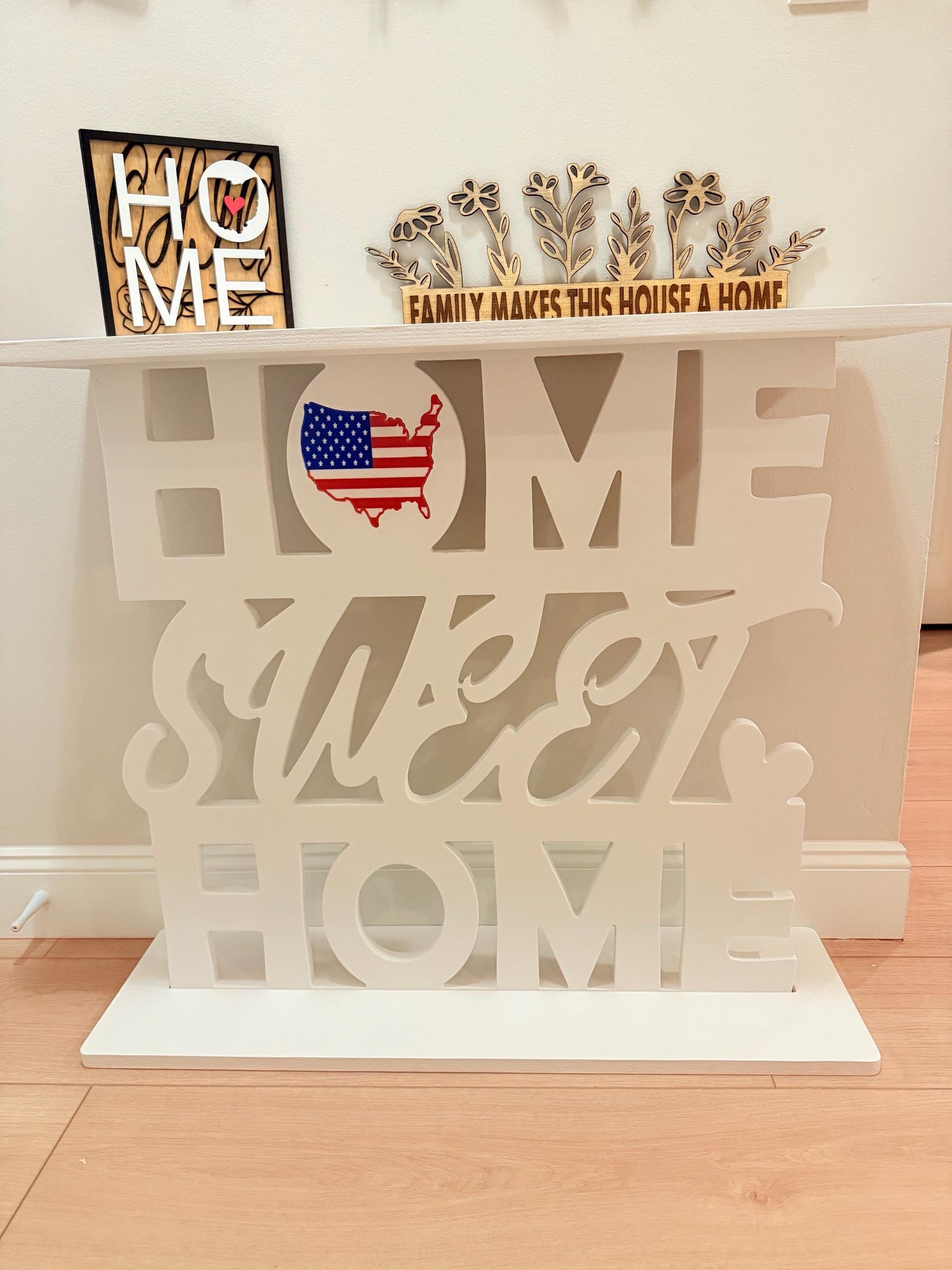 USA Entry table decor