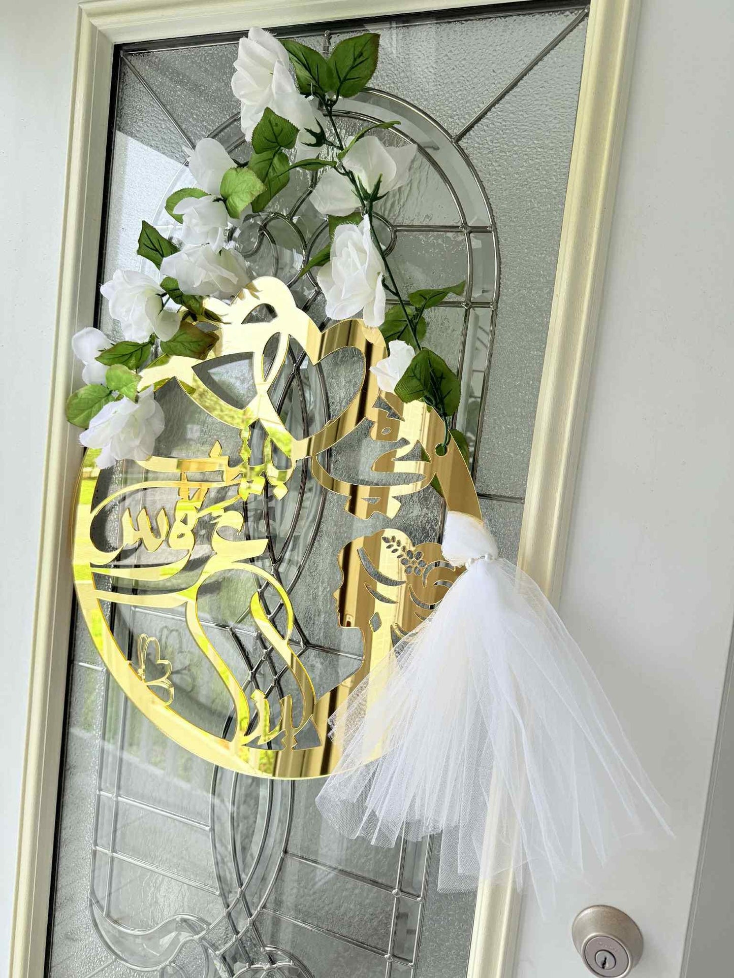 Custom Arabic Wedding Wall Decor – Gold Acrylic Bride Silhouette with Floral Crown & Tulle – Personalized Engagement Gift, Marriage Plaque
