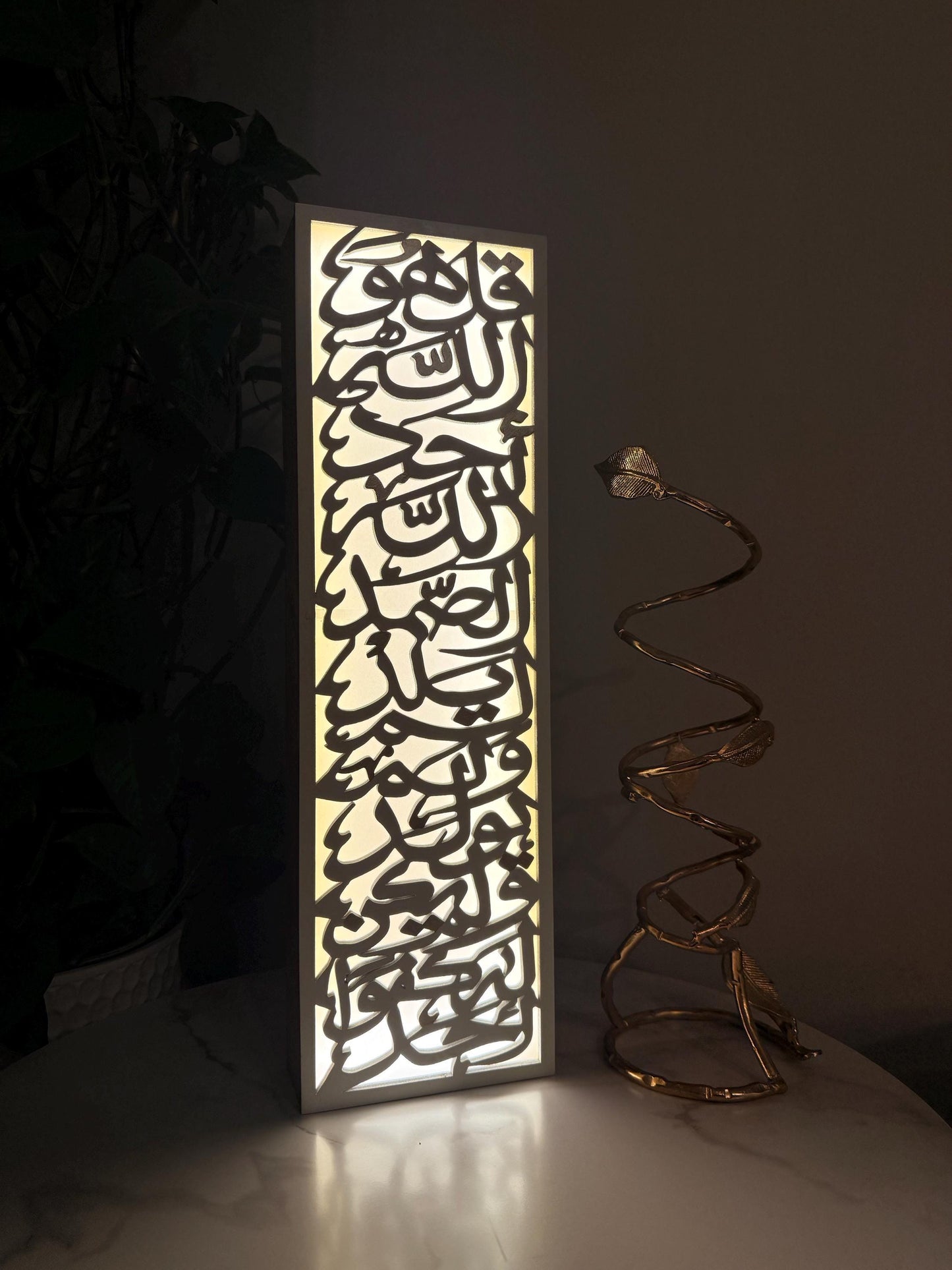 Elegant Arabic Table Lamp – LED Light with Surah Al-Ikhlas, Handmade Islamic Calligraphy Décor