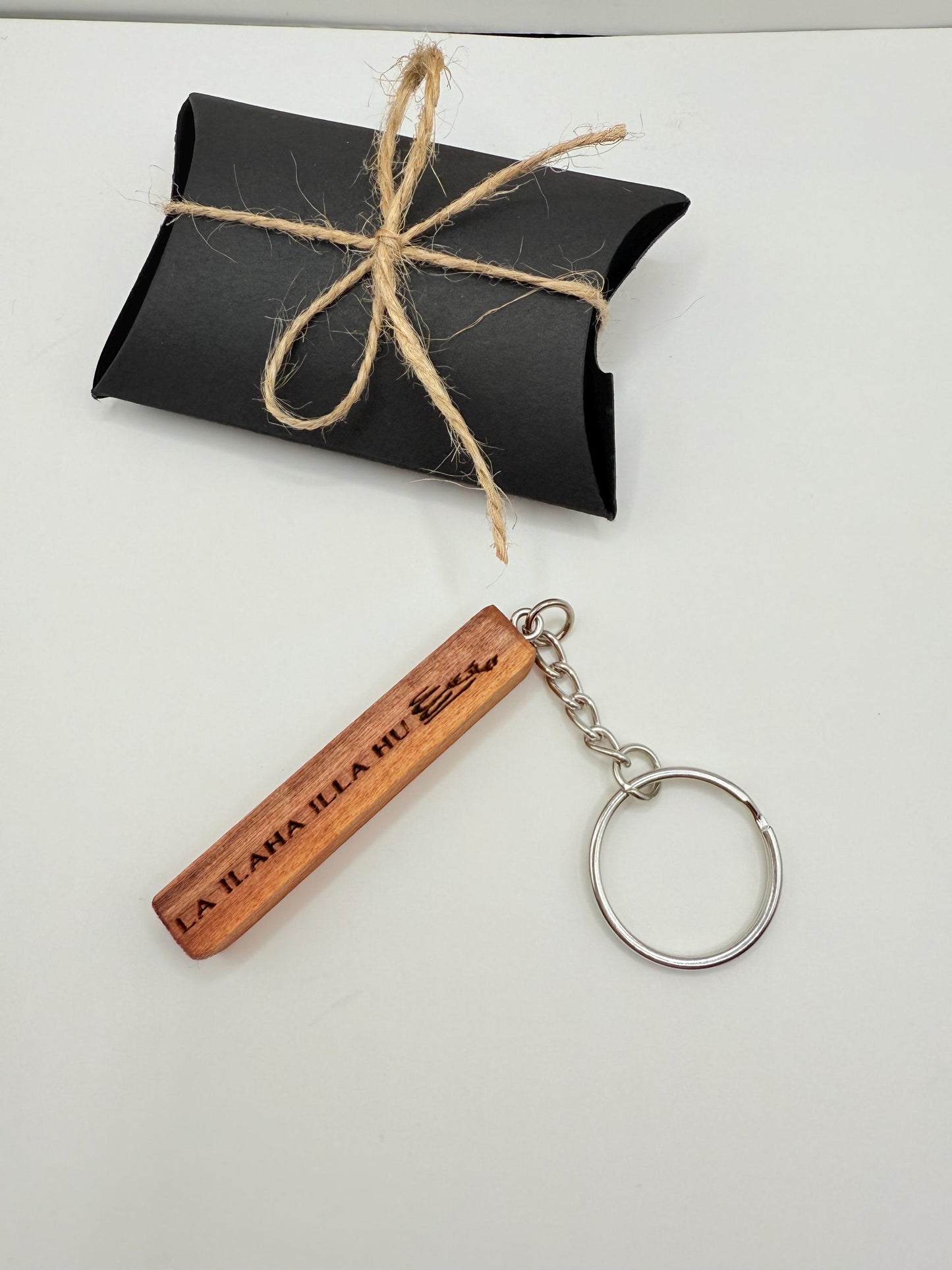 Personalized Double-Sided Wooden Keychain – Arabic & English Prayers – Islamic Quotes – Custom Laser Engraved Gift for Him or Her